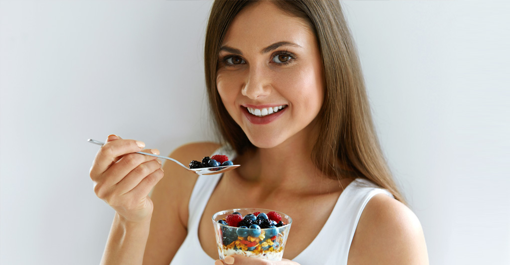 5 alimentos para ter cabelo, pele e unhas mais saudáveis